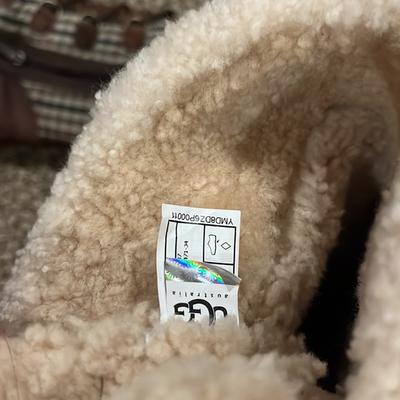 Like new size 7 Ugg lace up winter boots. - Picture 12 of 16